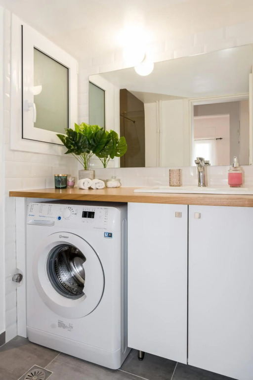 Wide Comfy Studio Apartment Centrally Located In Thissio