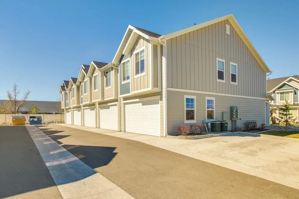 2 Mi to Zootah: Providence Townhome w/ Fireplaces