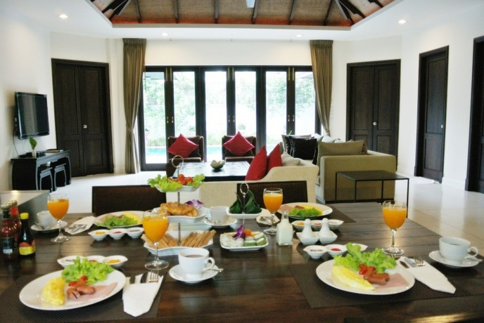 Phuket Ratchamaka Pool Villa