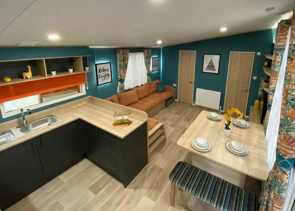 A HOME AWAY HOT TUB RETREAT AT Tattershall lakes country park
