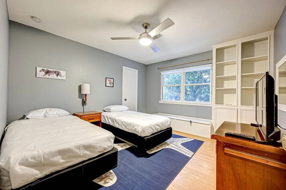 The Hideaway in El Lago, Home Gym, Rain Shower, King Bd, Sleeps 8, Space Center