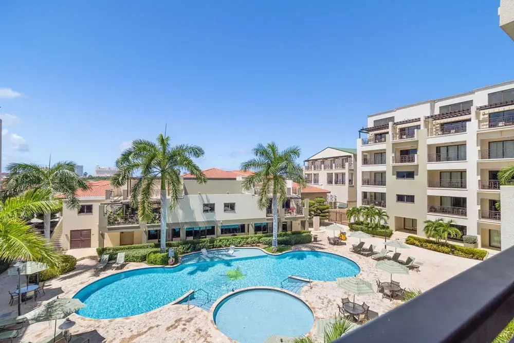 Beautiful 2BR Condo w Large Balcony in Palm Beach