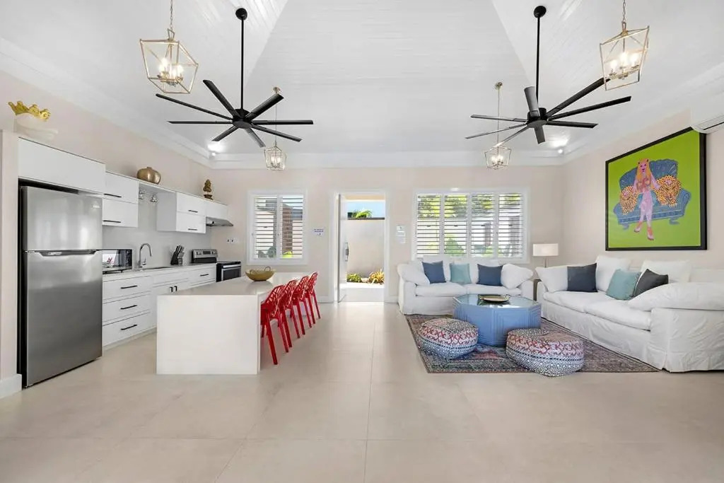 Hospitality Expert EL1 Private Pool Beach Chef