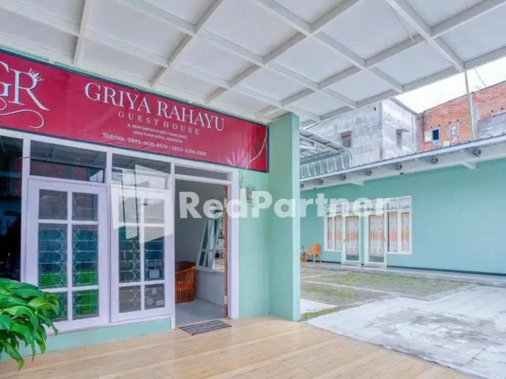Griya Rahayu Guesthouse Mitra RedDoorz Near Jatim Park 2 Batu(Griya Rahayu Guesthouse RedPartner near Jatim Park 2 Batu)