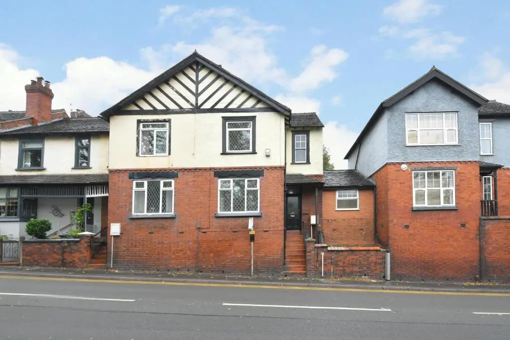 Beautiful 3-bed House by Ministays Stoke-on-trent