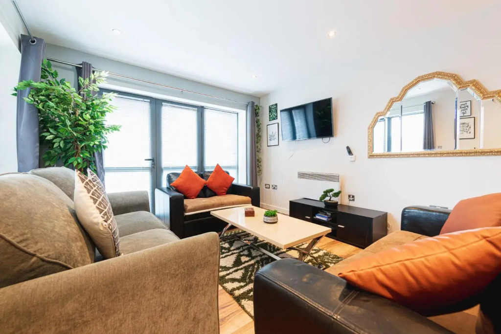 SideMersey Livings - Central Stay In 2 Bedroom Apartment with Parking