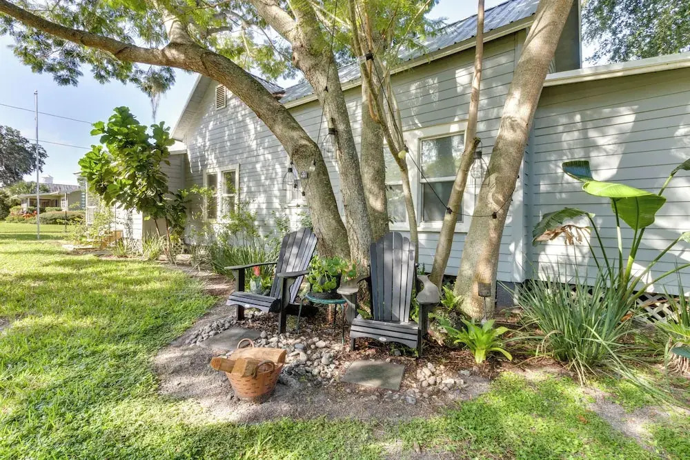 Fire Pit & Yard: Updated Winter Garden Home!