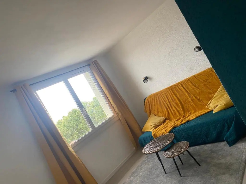 Bel appartement avec vue sur les toits (nouveau)