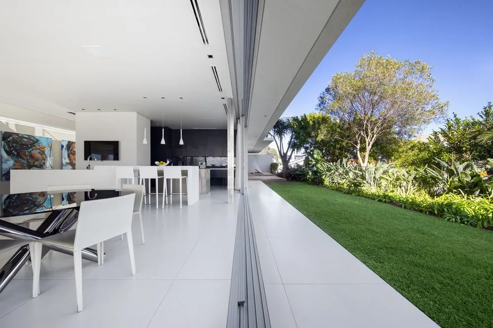 008 Bond Villa