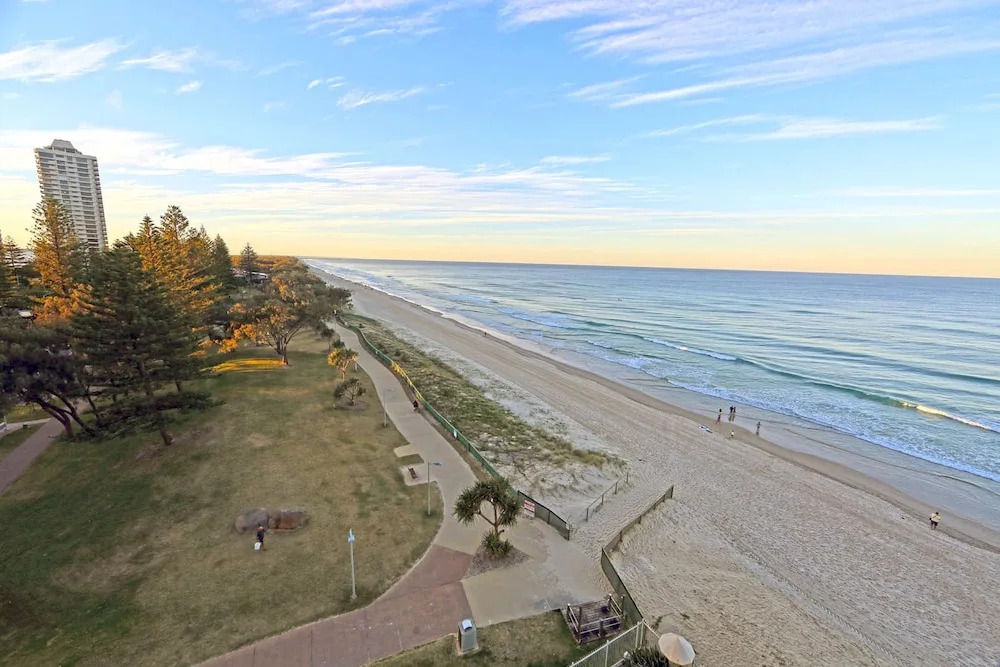 Golden Sands on the Beach - Absolute Beachfront Apartments