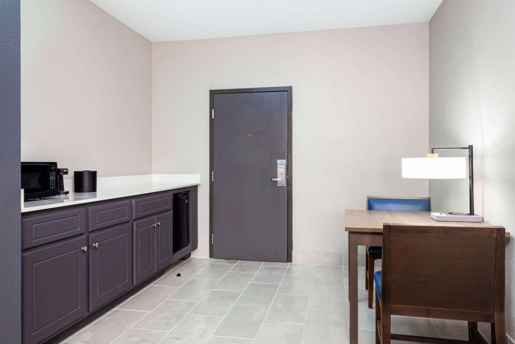 La Quinta Inn & Suites by Wyndham Augusta Fort Eisenhower