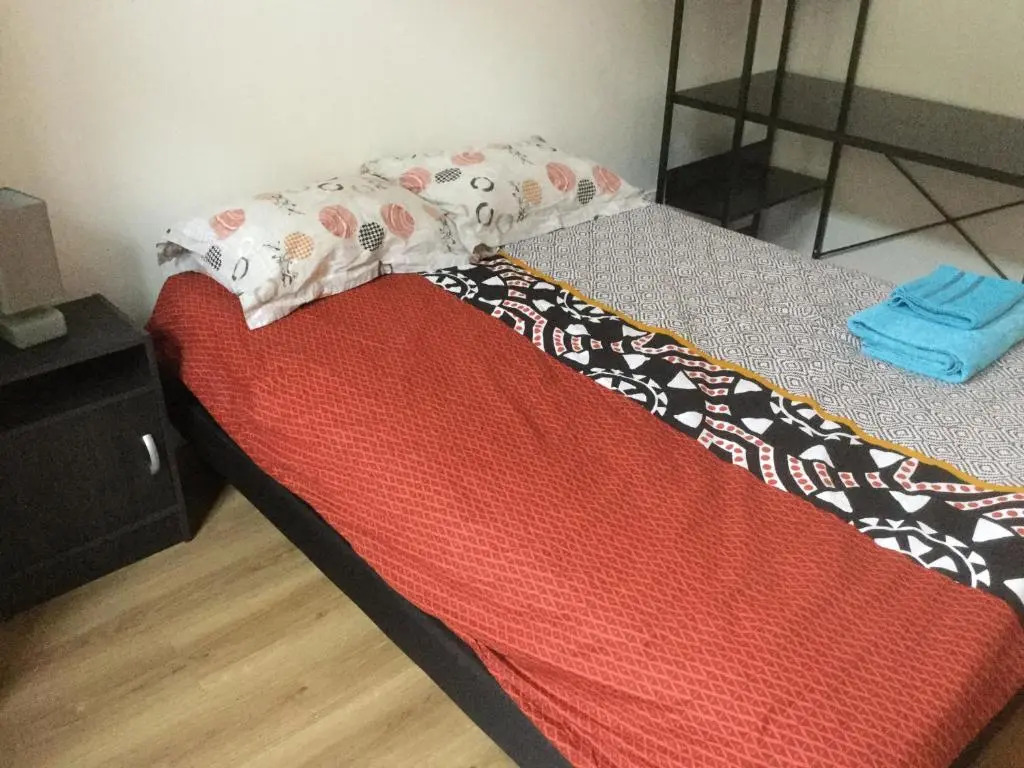 3 chambres en lit double, 6 personnes, dans appartement entièrement rénové, 70 m2 , WIFI,Climatisation, très calme , tout équipé,lit bébé