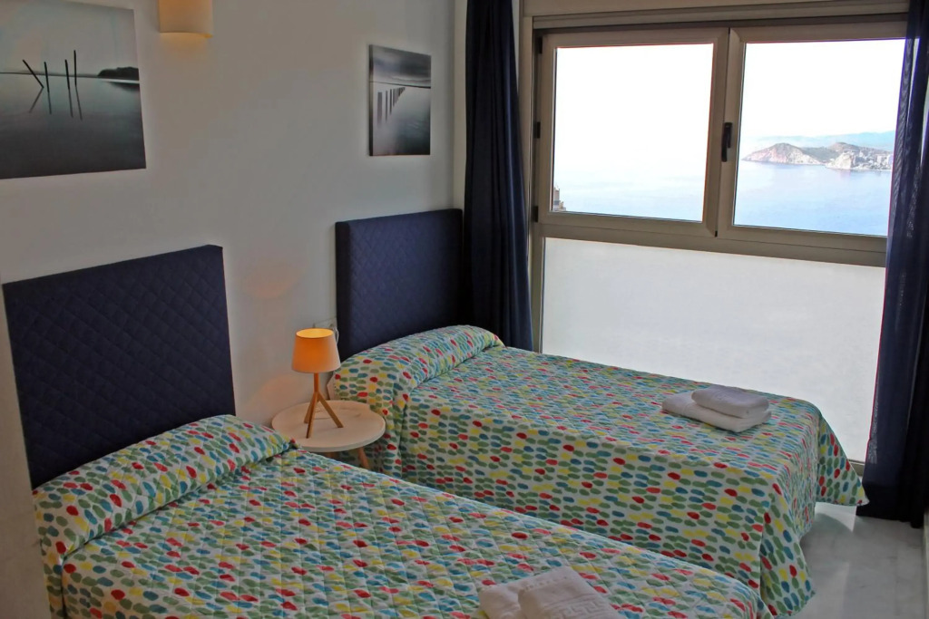 Two bedroom apartment with sea views - Floor 33