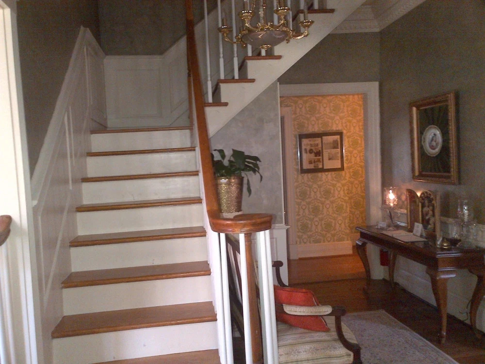 The Virginia Cliffe Inn