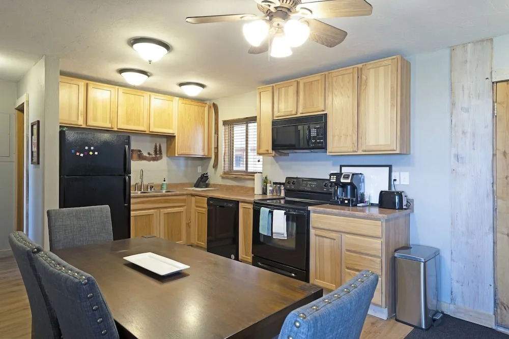 Ridgecrest 202 2 Bedroom Condo by RedAwning