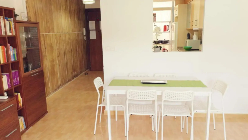 Central Apartment in Valencia with WIFI + Parking.