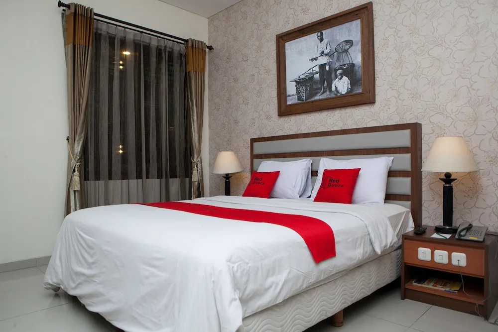 RedDoorz Plus near Bandung Indah Plaza