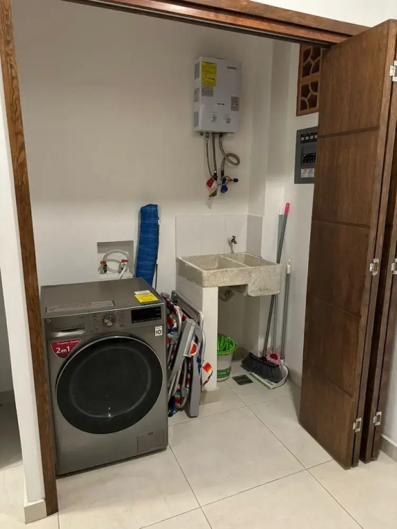 Cambria Versalles by Tovigo Rentals