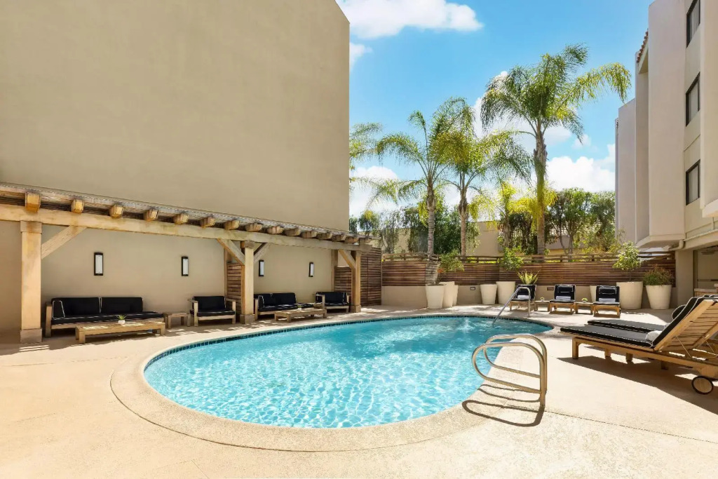 The Anza-a Calabasas Hotel