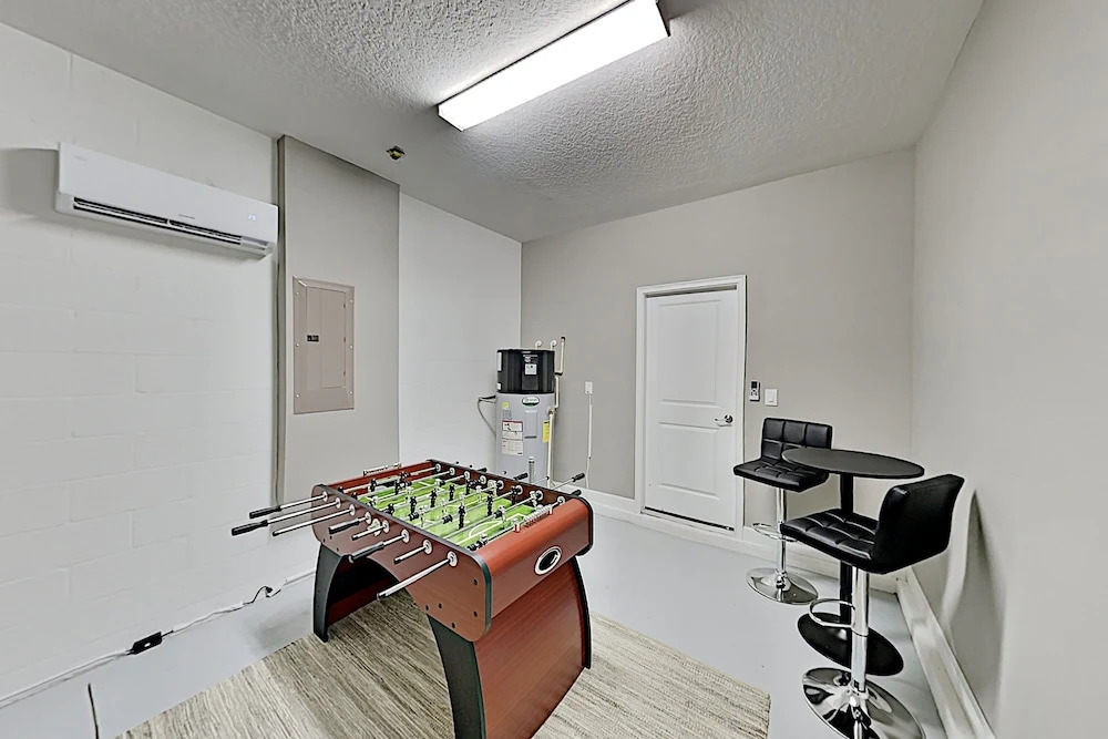 Storey Lake All-suite W/ Private Pool & Spa 5 Bedroom Home