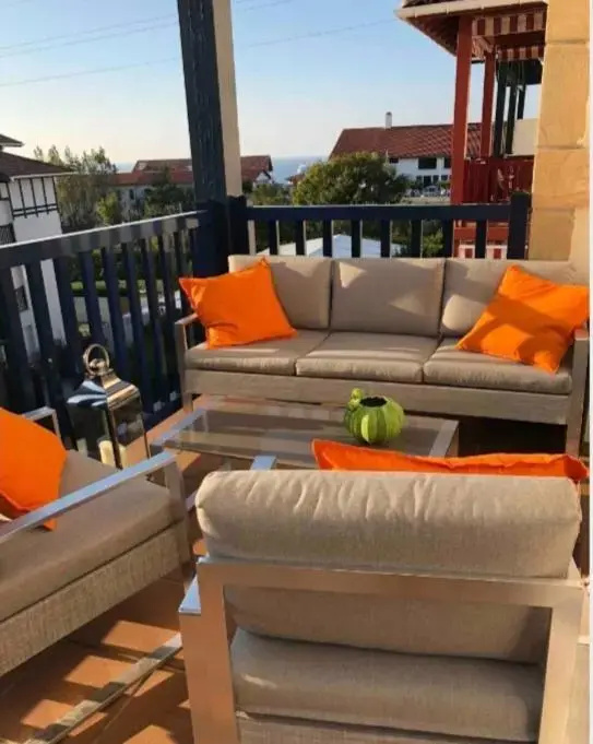 T2 Hendaye piscine et parc enfants proche plage