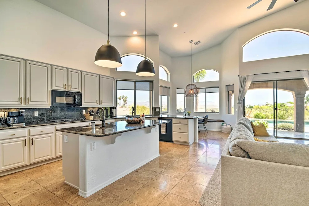 Pool, Spa & Putting Green: Fountain Hills Home!