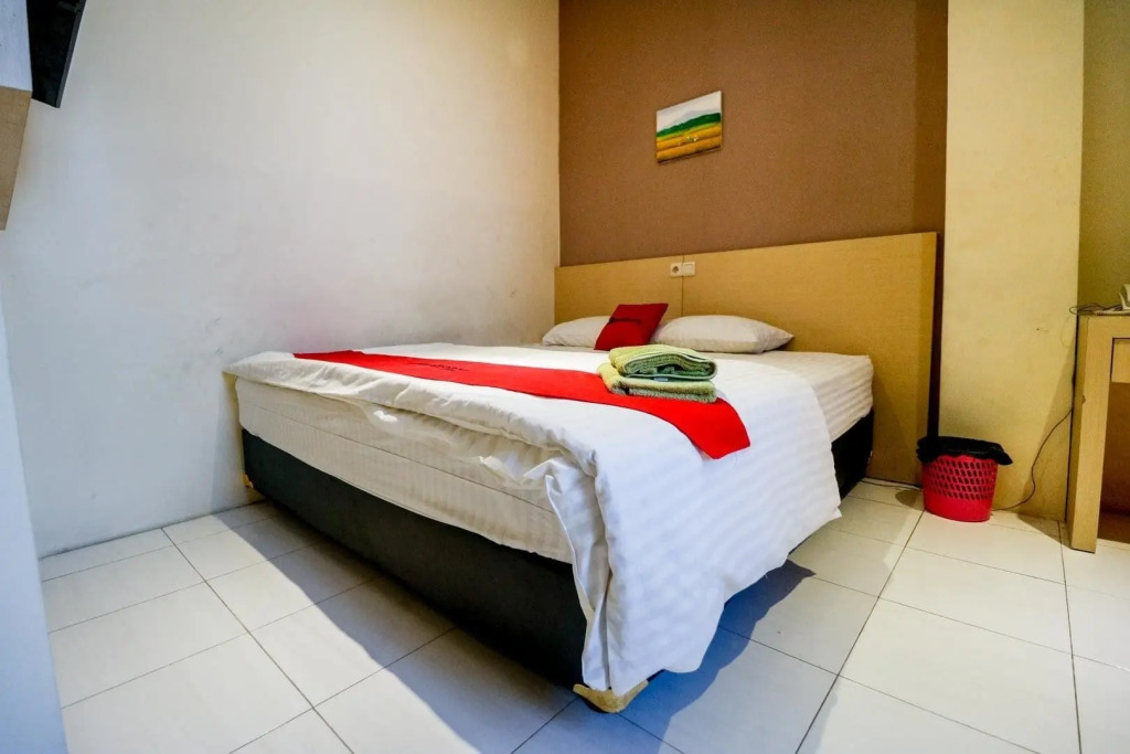RedDoorz near Pasar Tarapung Siring Banjarmasin
