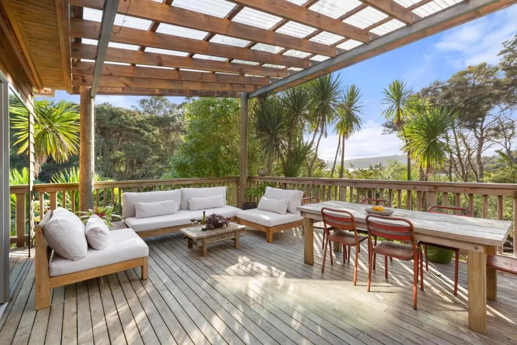 Tui Song Lodge - Raglan Holiday Home