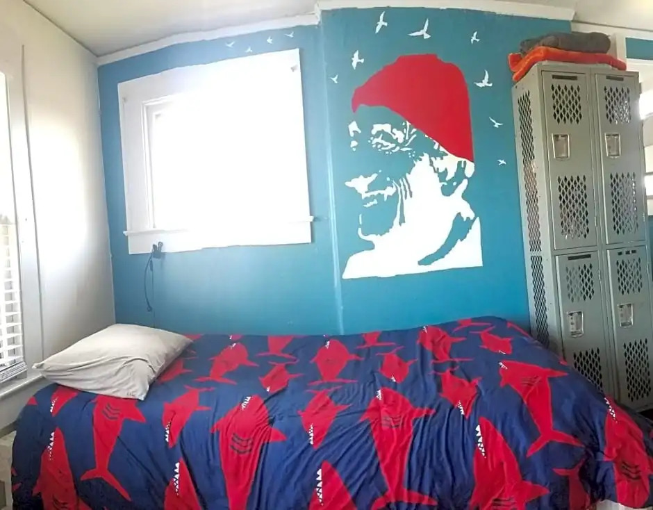 Bon Paul & Sharkys Hostel