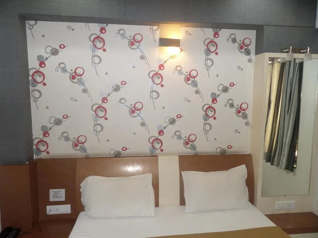 Hotel Skylark Inn