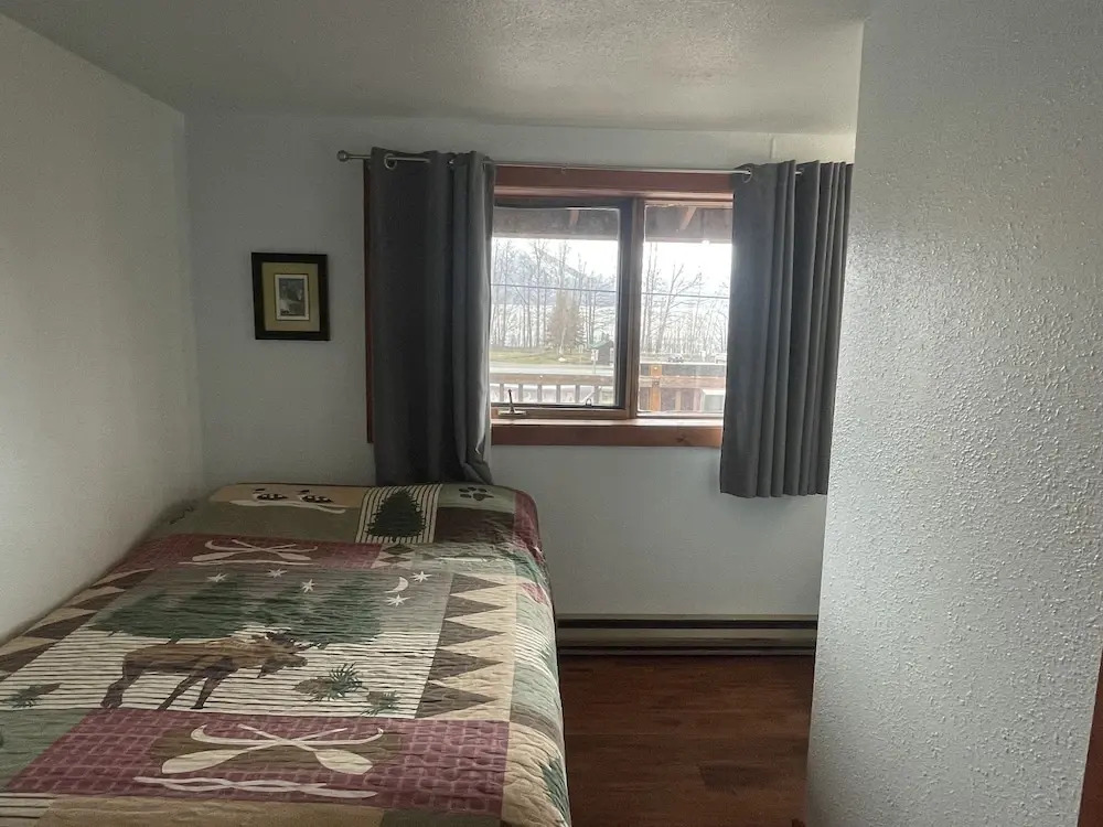 Brown Bear Saloon & Motel