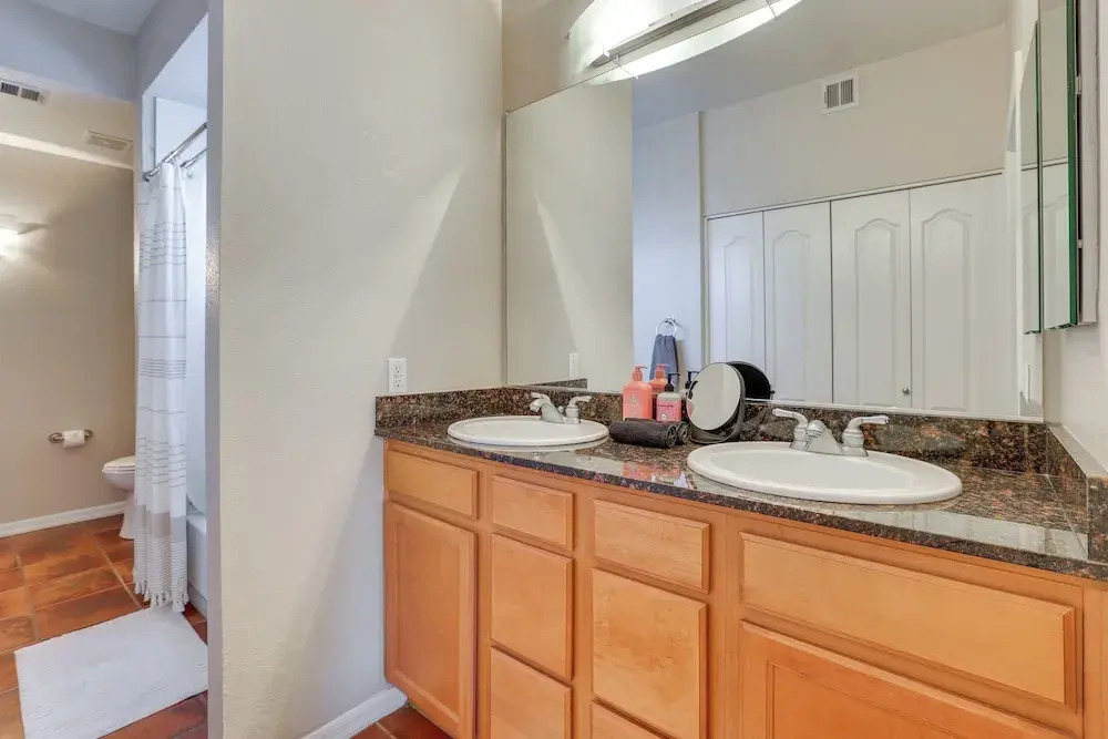 < 1 Mi to Biltmore Fashion Park: Condo w/ Pool!
