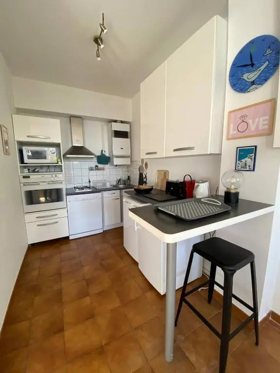 F2 cosy tout confort, vue mer à 100m des plages