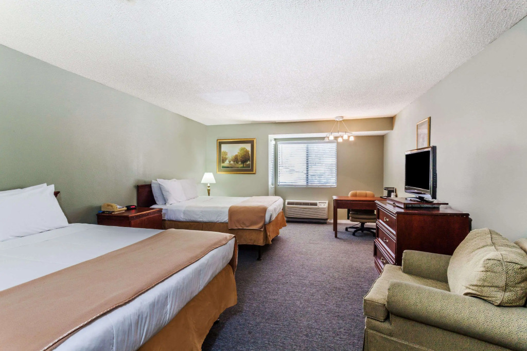 Travelodge by Wyndham Big Bear Lake CA