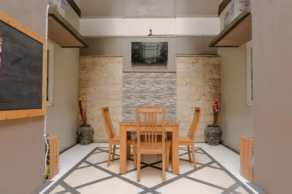 Gerbera House - Kos Putri by OYO Rooms