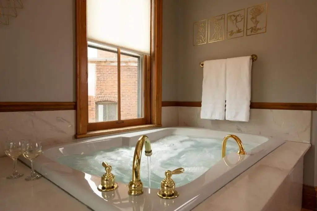 Riverboat Suites