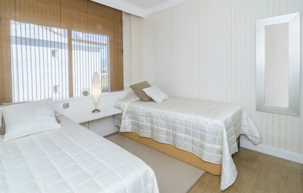 HB First beach line apartment in Hacienda beach Roomservice