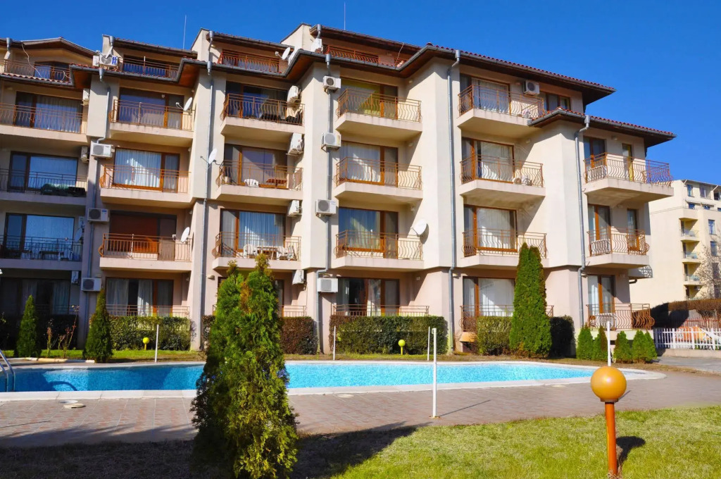 La Playa Apartments