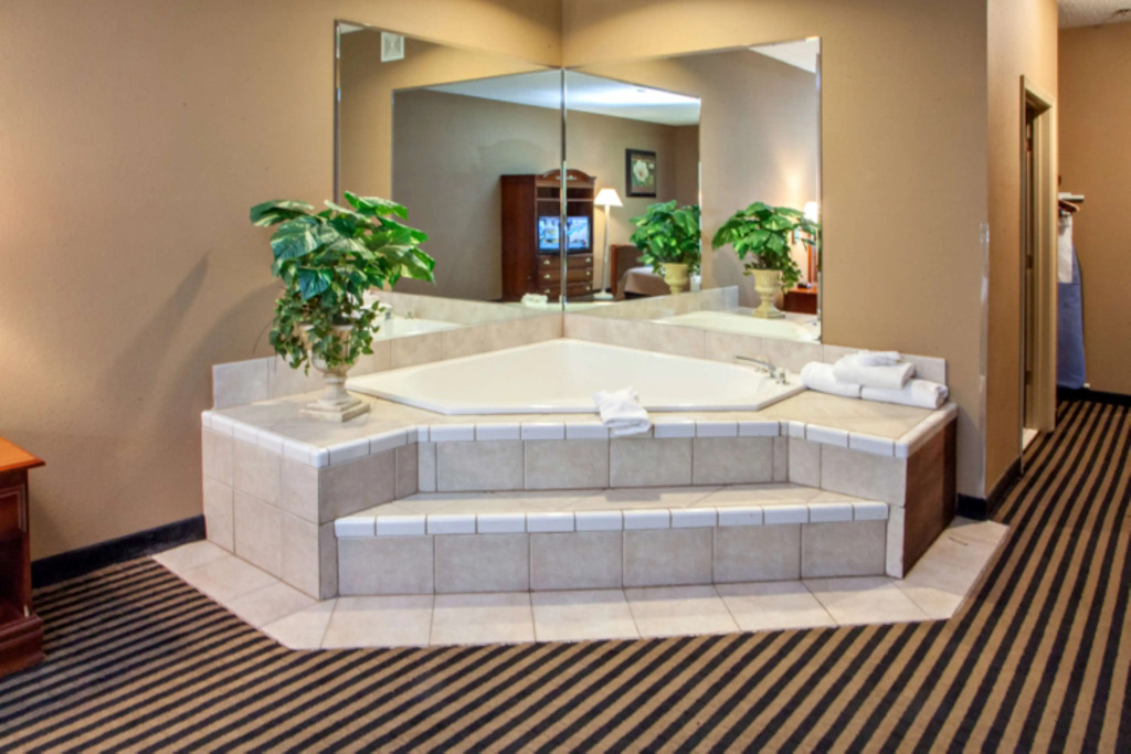 Mountain Inn & Suites Flat Rock