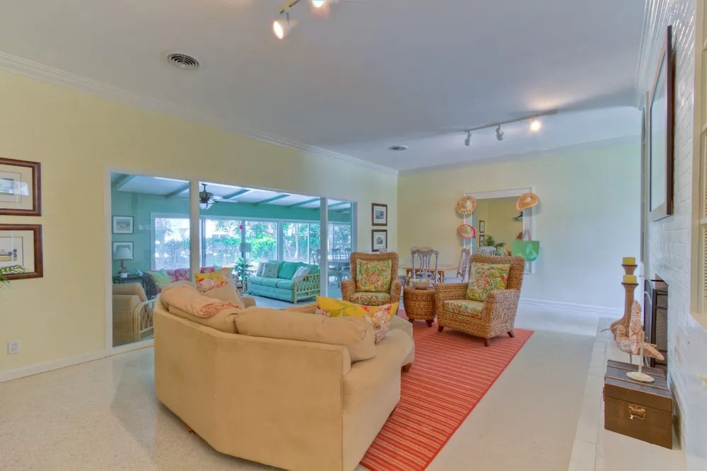 4322 15th Street by Hodnett Cooper
