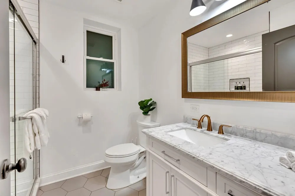 Bright Modern 4Bd 2Ba in the Heart of Wrigleyville by AllSet Turnover