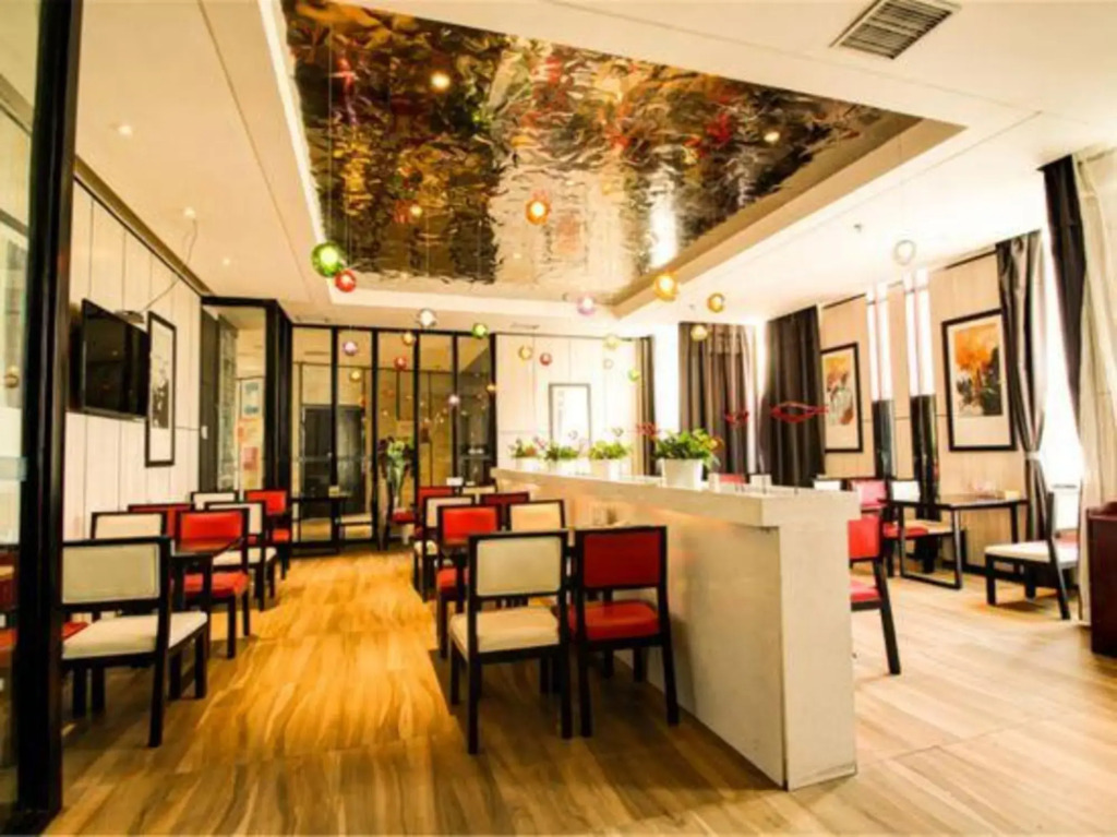 Zhongzhou Yihe Hotel (Dennis City Plaza)