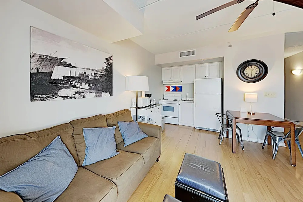 2 Historic District S, River-views Balconies 2 Bedroom Condo