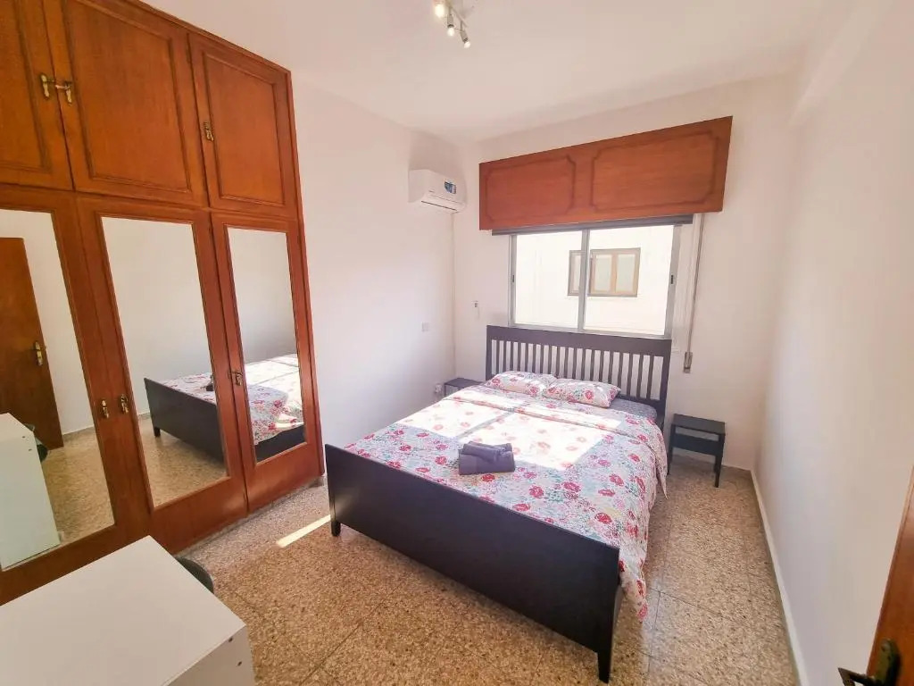 Luxury City Rooms - Smart TV with Netflix