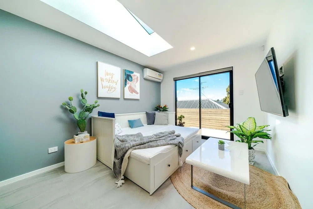 Browns Bay Brand New Super Modern 2