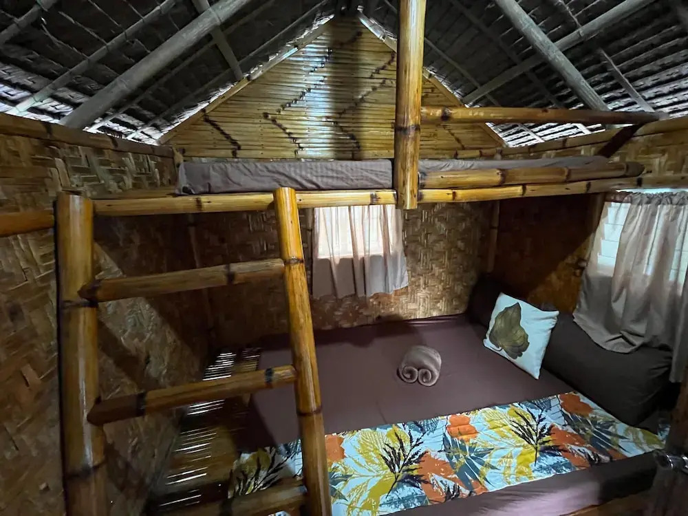 On Board Panglao Beach Hostel & Resort