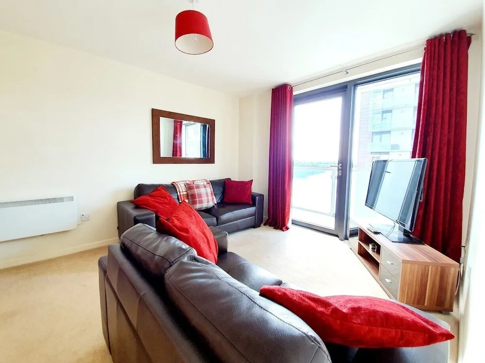 Airy 2 Bed 2 Bathroom With Balcony