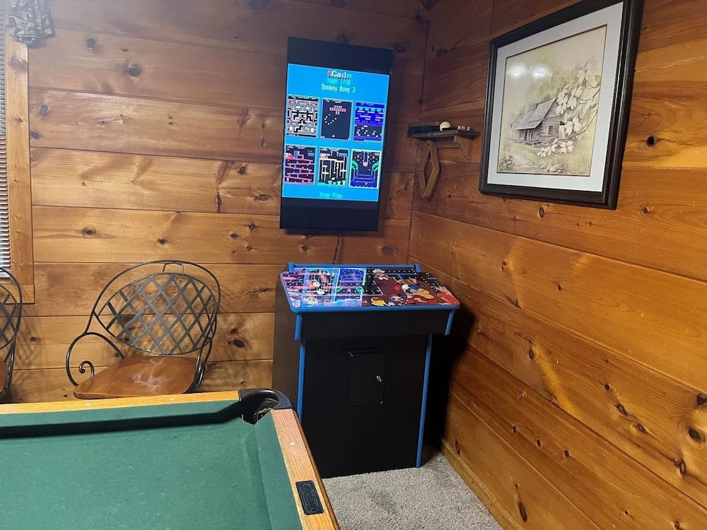Er27- Bear Naked - Great Location- Close To Town 2 Bedroom Cabin by RedAwning