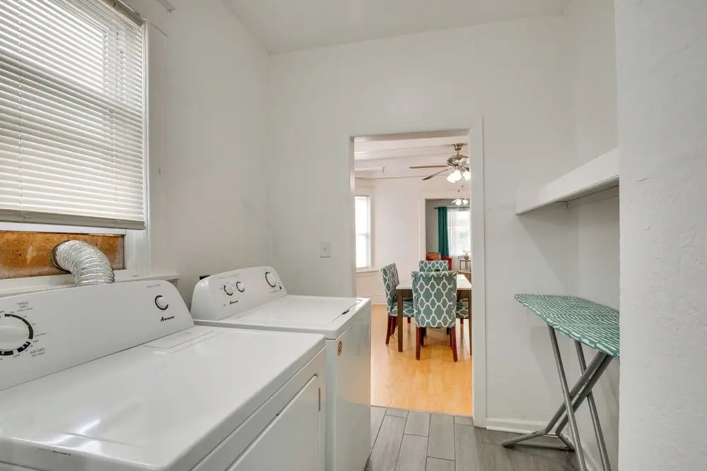 Luxurious 2BR Kansas City Condo Near Downtown