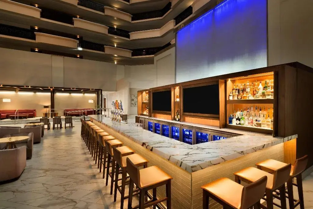 Hilton Phoenix Suites